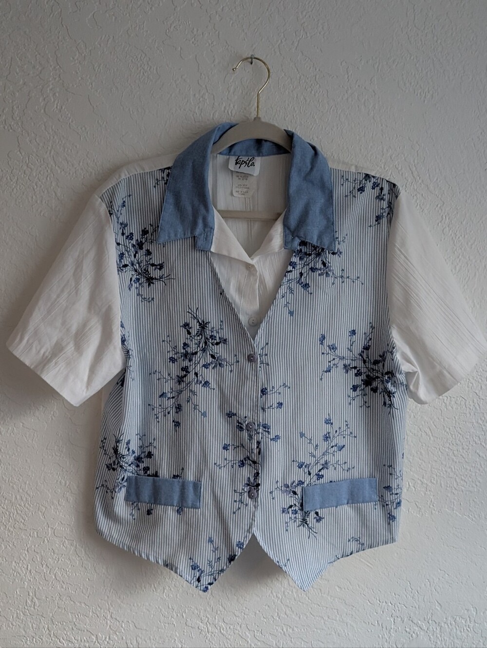 Light Blue Floral Stripe Button-Front Vest Shirt with Chambray Collar